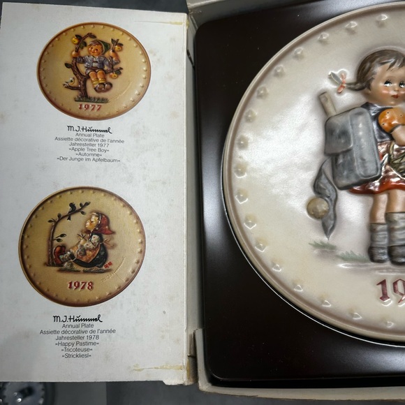 1980 MJ Hummel 10th Annual Decorative Collectable Plate - Picture 4 of 10